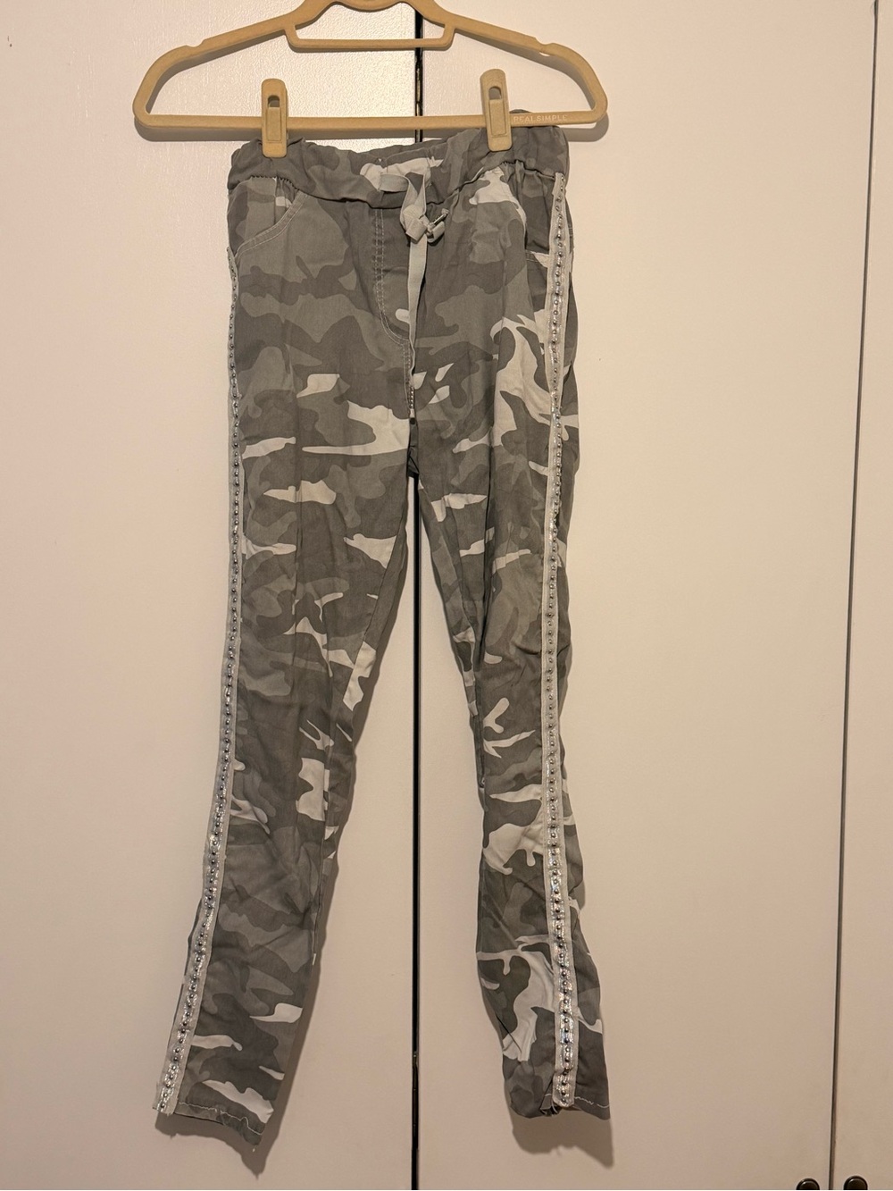 Women's Gray Camo Skinny Jogger Pants with Side Trim